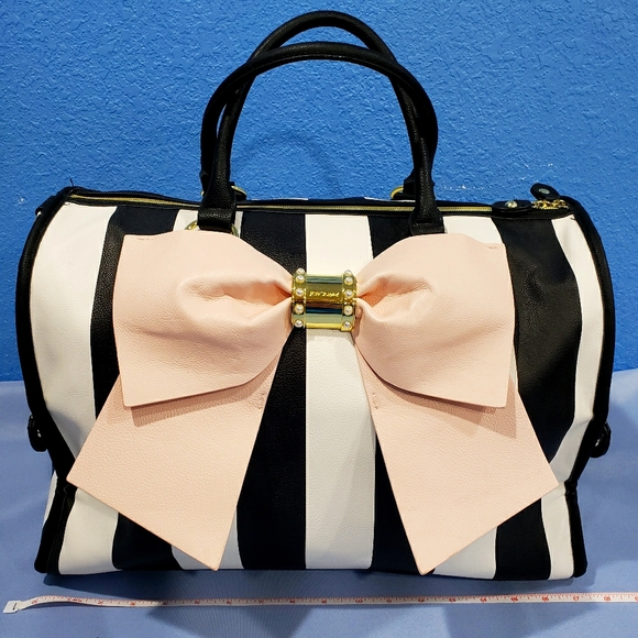 Betsey Johnson Handbags - Betsey Johnson Weekender Tote